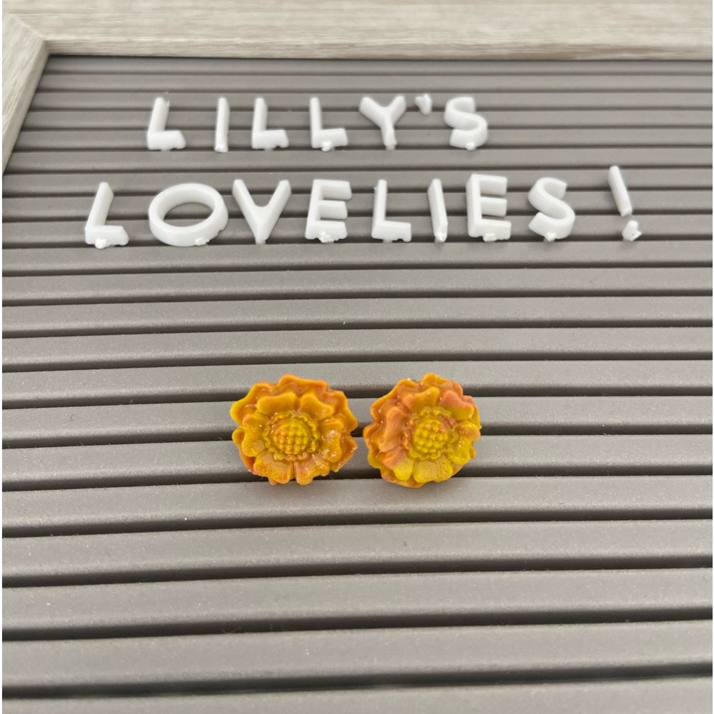 Handmade floral earrings by Lilly’s Lovelies.
